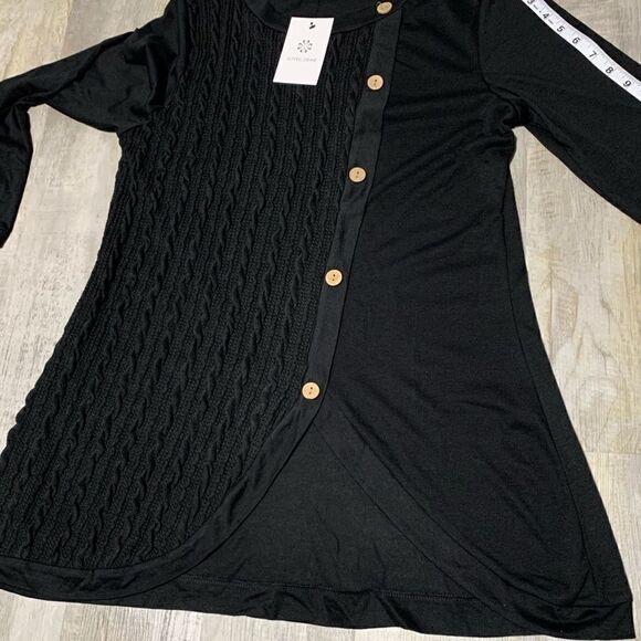 NWT LOVEU.DEAR split knit button tunic - Picture 12 of 15